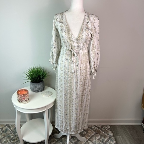 Faithfull The Brand womens Printed  Midi Wrap Dress size small - Picture 3 of 10